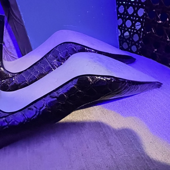 J. RENEE - Picture 7 of 8